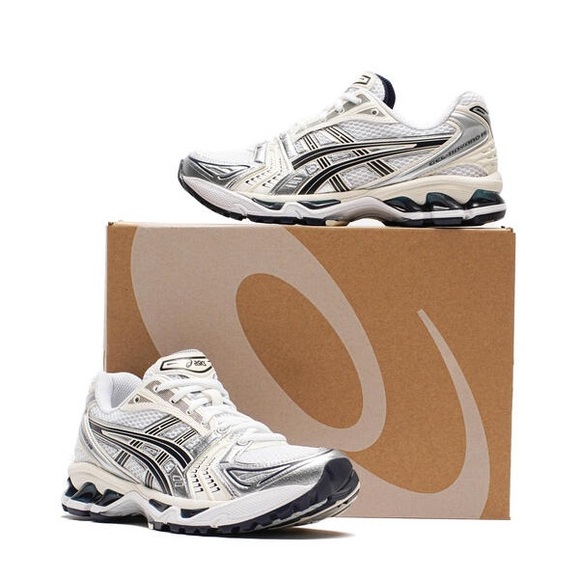 ASICS Gel-Kayano 14 in women’s size 7 - Picture 4 of 4